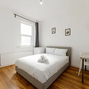 Casa de hóspedes Leyton Comfy Double - 50, Londres