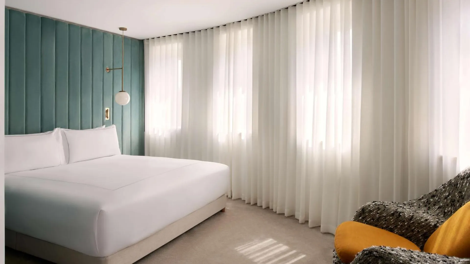 Canopy By Hilton London City 4*,